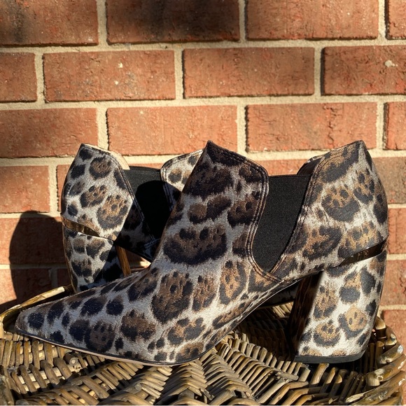 Antonio Melani Maxinee Animal Print Block 3" Heel Ankle Boots Size 8.5M - Picture 3 of 14